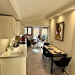 Vaso With Jacuzzi إبانومي