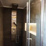 Vaso With Jacuzzi شقة إبانومي