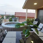 Vaso With Jacuzzi إبانومي