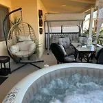 Vaso With Jacuzzi شقة *
