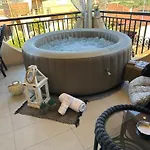 Vaso With Jacuzzi إبانومي