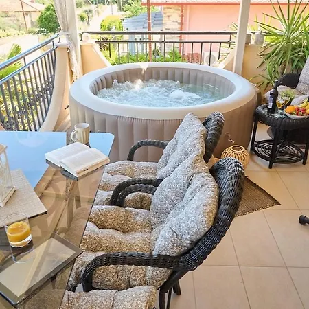 Vaso With Jacuzzi Apartmán Epanomi